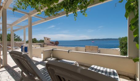 Ljubica II BeachFront Studio