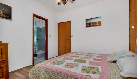 Apartman uz plazu Maria IV