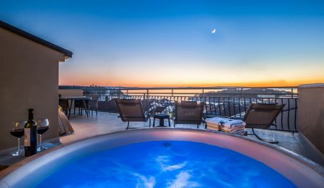 Penthouse Skytub in center