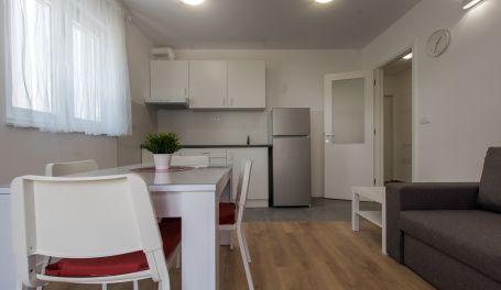 Apartman s balkonom Pezze III