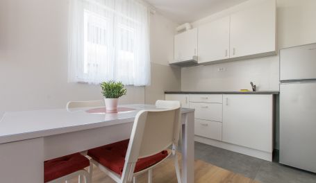 Apartman s balkonom Pezze III