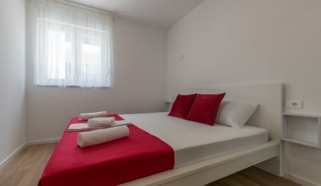 Apartman s balkonom Pezze III