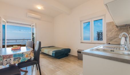 Zoe VII D Sea View Apt 