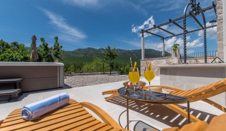 Villa Le Adria • Hot Tub • Free Beach Parking